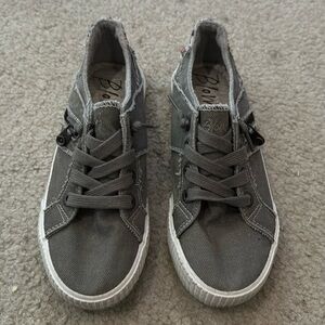 Size 6 blowfish slip on shoes